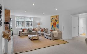 The Jade Suite - The Jewellery Suites, 3 Bed 3 Bath